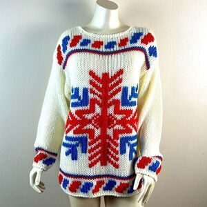 Beautiful hand knitted vintage style sweater size small oversized snow flake